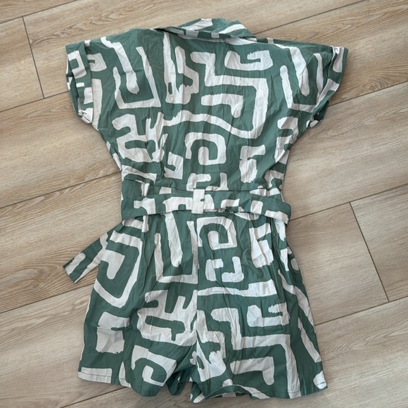 D'IYANU Asale Women's Romper SZ MEDIUM. NWT - Picture 8 of 9
